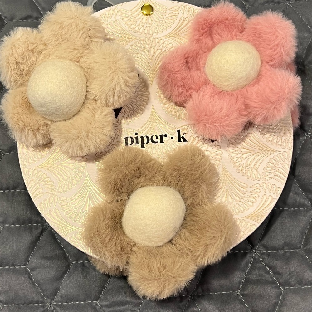 NWT flower Piper K Hair Claw Clips set of 3 fuzzy flowers faux fur browns pink